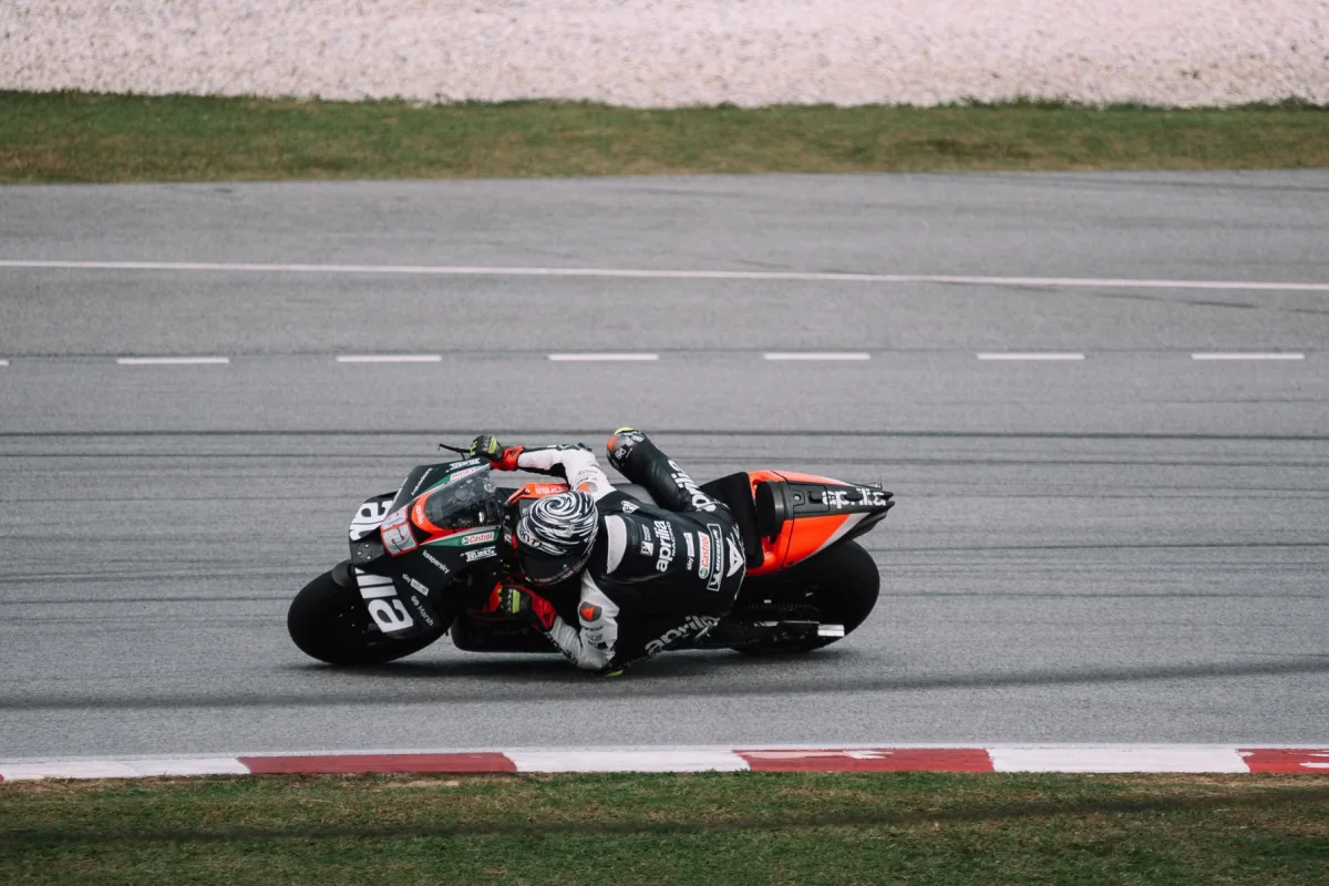 Pebalap MotoGP beraksi di sirkuit