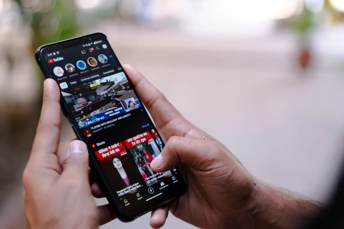 Tampilan aplikasi YouTube Shorts di ponsel pintar