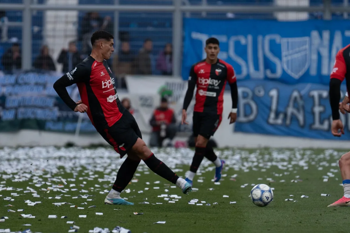 Diego Simeone dan Michael Carrick di pinggir lapangan