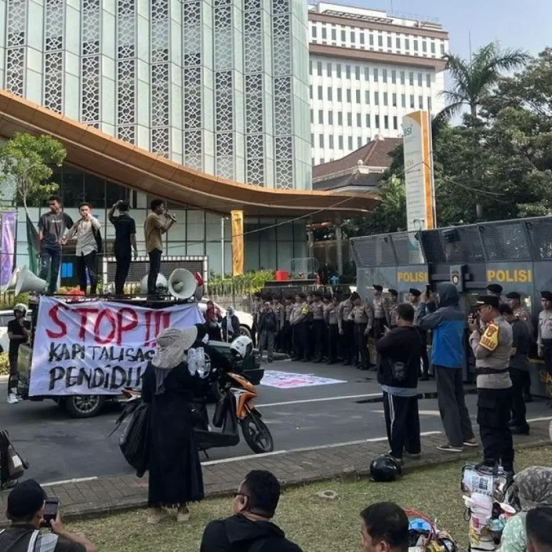 Dua Kelompok Massa Gelar Aksi Pro dan Kontra Program MBG di Patung Kuda
