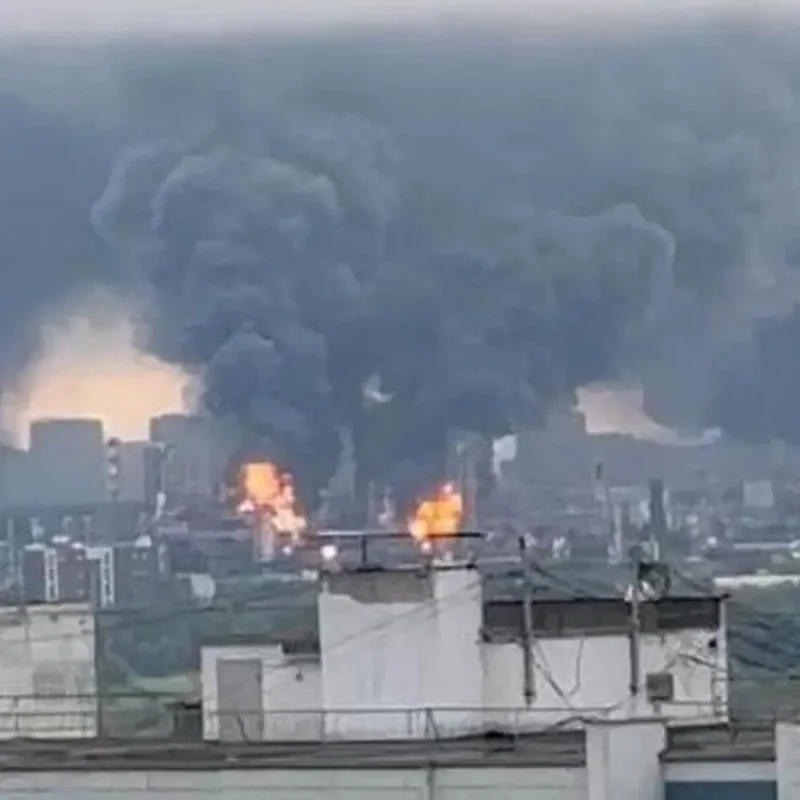 Ukraina Luncurkan Serangan Drone Terbesar ke Moskow, Kilang Minyak Terbakar