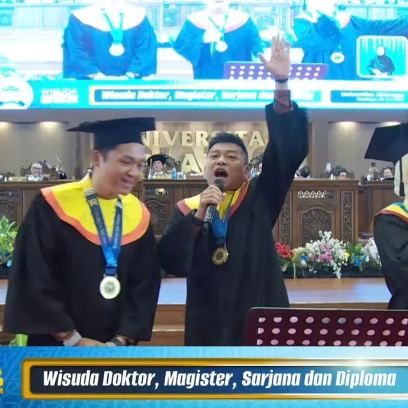 Keluarga Anang Hermansyah Wisuda Bersama di Universitas Airlangga