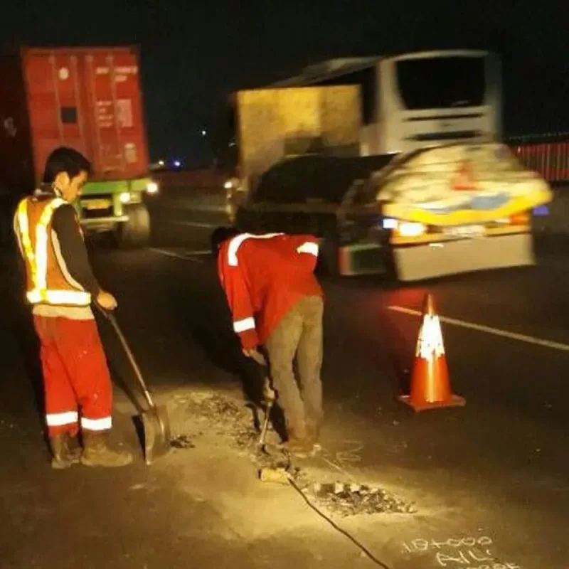 Jasa Marga Rekonstruksi Perkerasan Jalan Tol Jakarta Cikampek