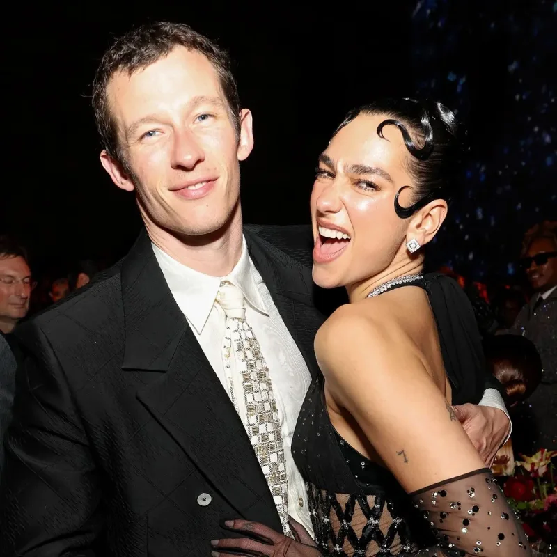 Dua Lipa Bagikan Foto Resmi Pernikahan dengan Callum Turner di Italia