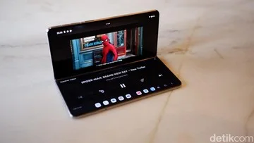 Produktivitas Melesat Pakai Layar Besar Motorola Razr Fold