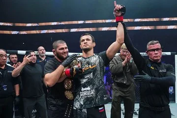 Khabib Nurmagomedov 'Rebut' Sabuk Juara dari Jake Paul di PFL