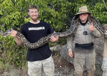 Kakek 69 Tahun Juara Florida Python Challenge Berkat Sepeda Listrik