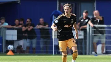 PSG Datangkan Winger Muda Mika Godts, Bradley Barcola Siap Hengkang?