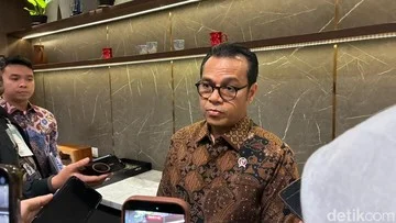 Komdigi Rapatkan Aturan Tarif Pengantaran Barang Ojol yang Berbeda