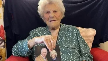 Perayaan Ulang Tahun ke-117 Ethel Caterham di Surrey Inggris