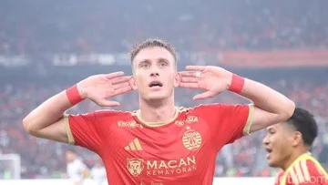 Penyerang baru Persija Jakarta Ivan Mamut saat bertanding di lapangan