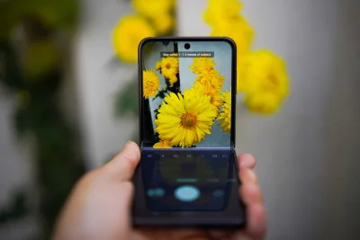 Wujud Awal Motorola Razr Fold Wide Terungkap Lewat Teaser Baru