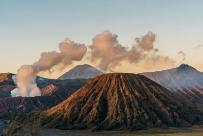 Potensi dan Risiko Pertemuan Lempeng Tektonik di Wilayah Geologi Indonesia
