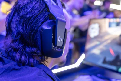 Logitech Jual Headset Zone Vibe Pro di Indonesia Dilengkapi Fitur AI