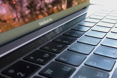 MacBook layar sentuh OLED meluncur 27 Oktober tanpa acara besar