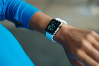 Fitness Tracker Google Fitbit Edge Hadir dengan Baterai Modular