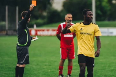 Kartu Wasit Digital Mulai Dipakai di Uruguay dan Jadi Sorotan