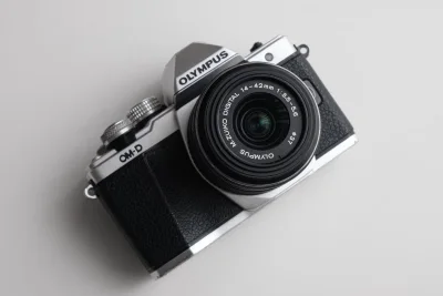 OM System Pen Resmi Meluncur di Indonesia untuk Fotografi Jalanan
