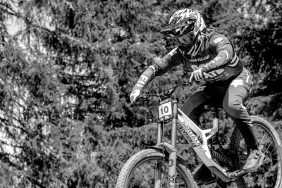 Ultimate Downhill 2026: Agung Prio dan Milatul Khaqimah Kampiun di Arjuno Bike Park