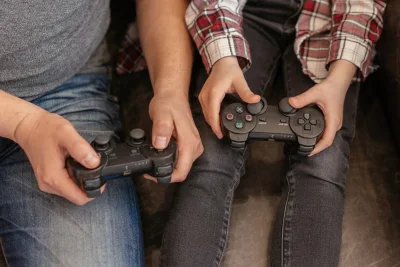 Aturan Rating Game Sesuai Umur Perlu Diajarkan Orang Tua dan Sekolah