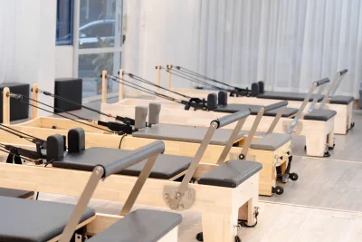 Atasi Badan Pegal Akibat Duduk Seharian dengan Latihan Pilates Rutin