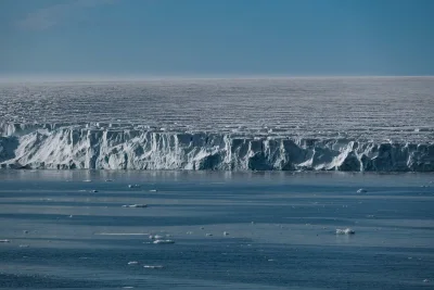 Hilangnya Danau Epislhelf Milne Fiord Setelah Es Arktik Runtuh