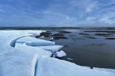 Bongkah es raksasa runtuh akibat longsor permafrost di Kanada