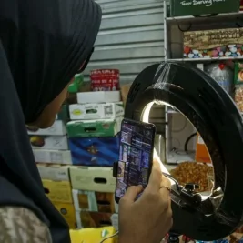 Dilema Penjual Online: Terjepit Biaya Admin atau Mandiri