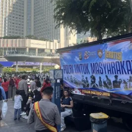 Polda Metro Jaya Bagikan 500 Porsi Bubur Ayam Gratis di CFD Bundaran HI