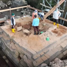 Pekerja Temukan Kepingan Emas dan Arca di Candi Losari Magelang