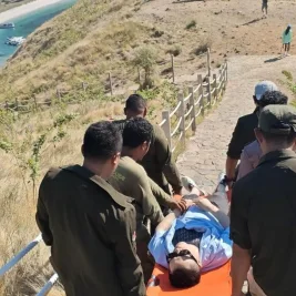 Turis China Kolaps saat Trekking di Pulau Padar, Kelelahan Ekstrem Jadi Penyebab