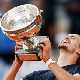 Alexander Zverev Akhirnya Juara Grand Slam, Taklukkan Cobolli di Final French Open 2026