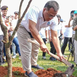 KLH Targetkan Penanaman 2 Miliar Pohon di Seluruh Indonesia