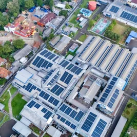 PT Integrated Healthcare Indonesia Pasang PLTS untuk Kurangi Emisi Karbon