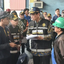 Menteri Keuangan Purbaya Inspeksi Penumpukan 3.100 Kontainer di Tanjung Priok