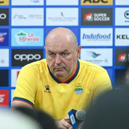 Bojan Hodak Raih Pelatih Terbaik Super League Tiga Musim Beruntun