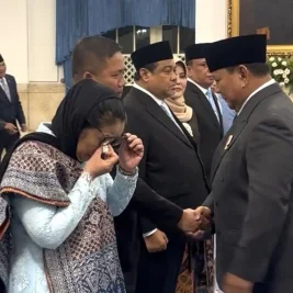 Prabowo Lantik Pimpinan Badan Gizi Nasional di Istana Negara