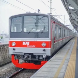 Vandalisme KRL Tanah Abang-Rangkasbitung, Kaca Pecah dan Penumpang Terluka