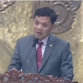 Habiburokhman Puji Kapolri Listyo Sigit dalam Rapat Paripurna DPR