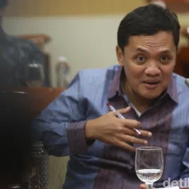 Habiburokhman Puji Mensesneg Prasetyo Hadi Mirip Moerdiono dalam Rapat Paripurna