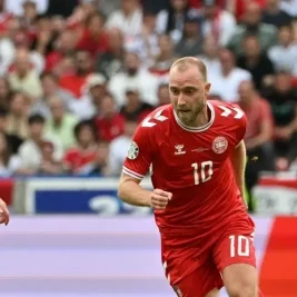 Christian Eriksen Pingsan Saat Laga Denmark vs Swedia, Kondisi Stabil