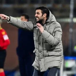 Barcelona Pantau Cesc Fabregas sebagai Suksesor Potensial Hansi Flick