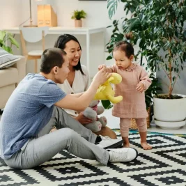 Bermain Bersama Anak Cegah Jarak Emosional Orang Tua