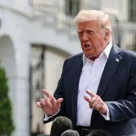 Donald Trump Pastikan Dua Pilot Helikopter Apache AS Selamat