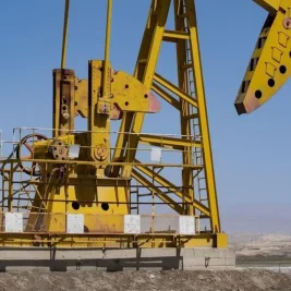 Harga Minyak Berfluktuasi Akibat Ketegangan di Selat Hormuz