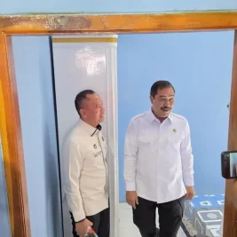 Agus Andrianto Tinjau Program Bedah Rumah di Sukabumi