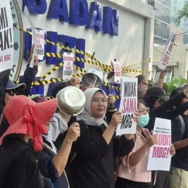 MBG Watch Segel Kantor Badan Gizi Nasional Tuntut Perombakan Program
