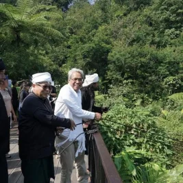Dua Elang Jawa Dilepasliarkan di Megamendung Bogor