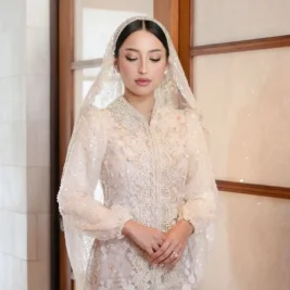 5 Detail Gaya Jennifer Coppen di Pengajian Jelang Pernikahan