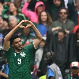Raul Jimenez Cetak Gol Perdana Piala Dunia Sambil Tangisi Kepergian Sang Ayah